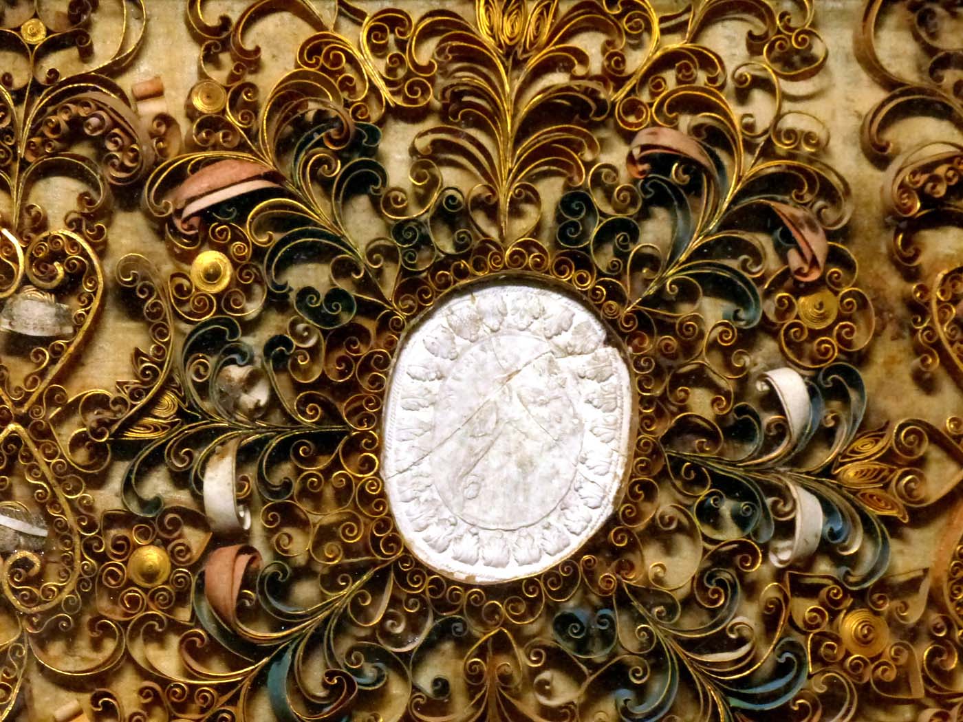 Les reliquaires à paperoles - L'Église catholique à Paris